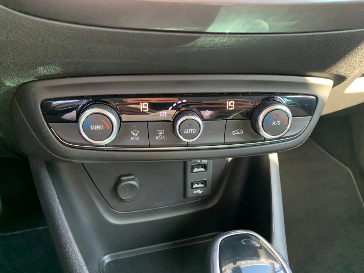 1.2 Turbo Online Edition Airco | Automaat! | Camera | Cruise Control | DAB | Keyless | LMV 17" | PDC V&A | Navi |