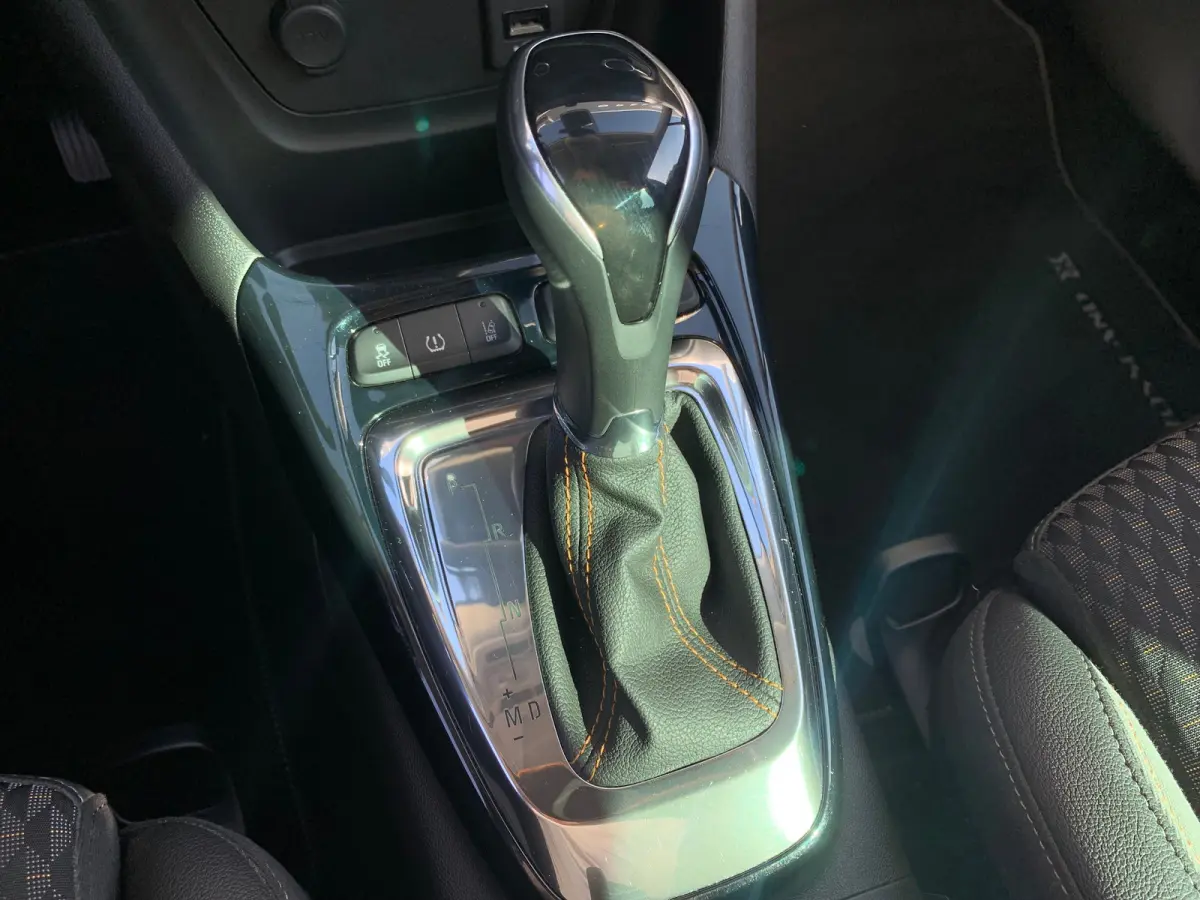 1.2 Turbo Online Edition Airco | Automaat! | Camera | Cruise Control | DAB | Keyless | LMV 17" | PDC V&A | Navi |