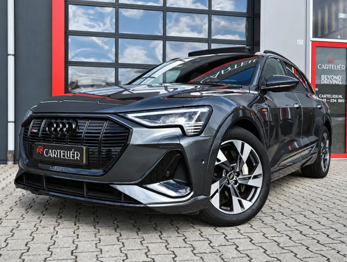 55 Quattro S-Line 95 kWh | Full Option | Origineel NL | Pano | Luchtvering | B&O | Memory | 360 | Adaptive | Carplay | Digital Dash | Alcantara | Matrix Led | Keyless | Ambient | F1 Flippers