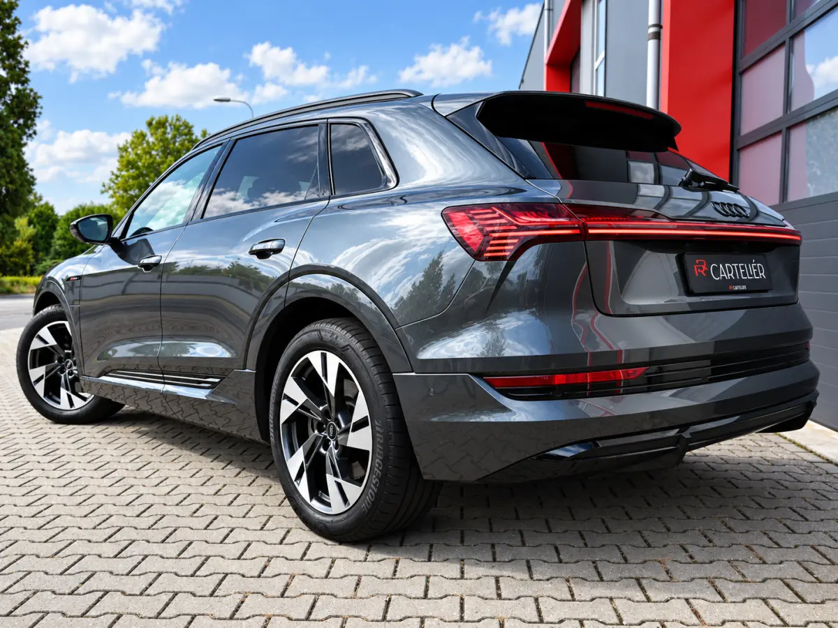 55 Quattro S-Line 95 kWh | Full Option | Origineel NL | Pano | Luchtvering | B&O | Memory | 360 | Adaptive | Carplay | Digital Dash | Alcantara | Matrix Led | Keyless | Ambient | F1 Flippers