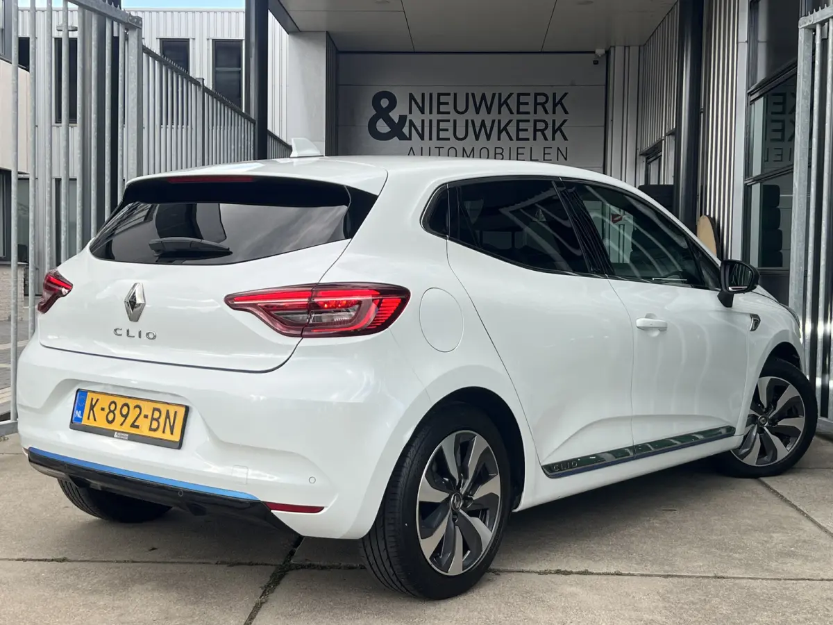 1.6 E-Tech Hybrid 140 Zen | AUTOMAAT | CAMERA | CARPLAY/ANDROID | NAVI | CRUISE CONTROL | PDC V+A | CLIMATE CONTROL | LMV 16'' | KEYLESS | LED | DAB | BLUETOOTH