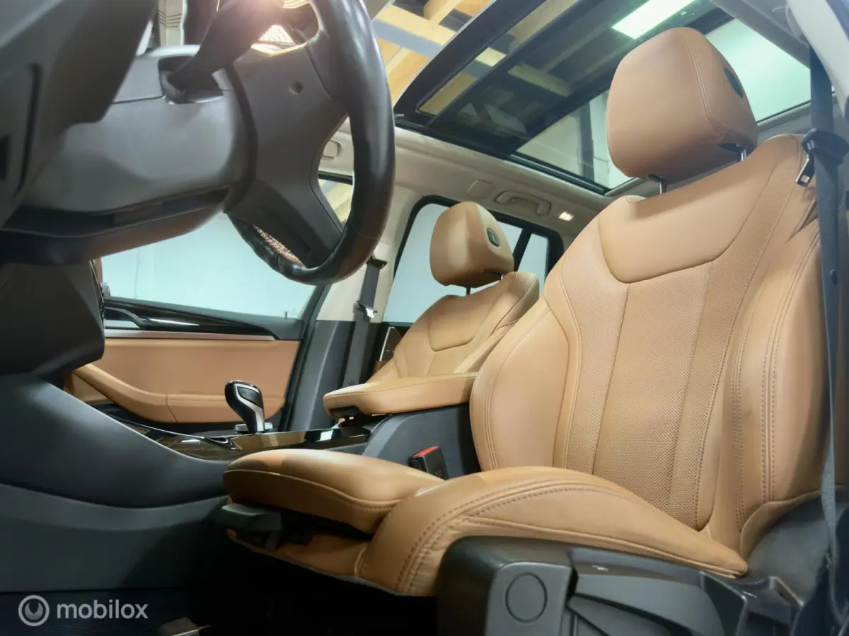 xDrive30e High Executive | Pano | Trekhaak | Stuur- & stoelverwarming | Dodehoek | Camera | 19" | Drive Assist | Elec. Achterklep | 293PK