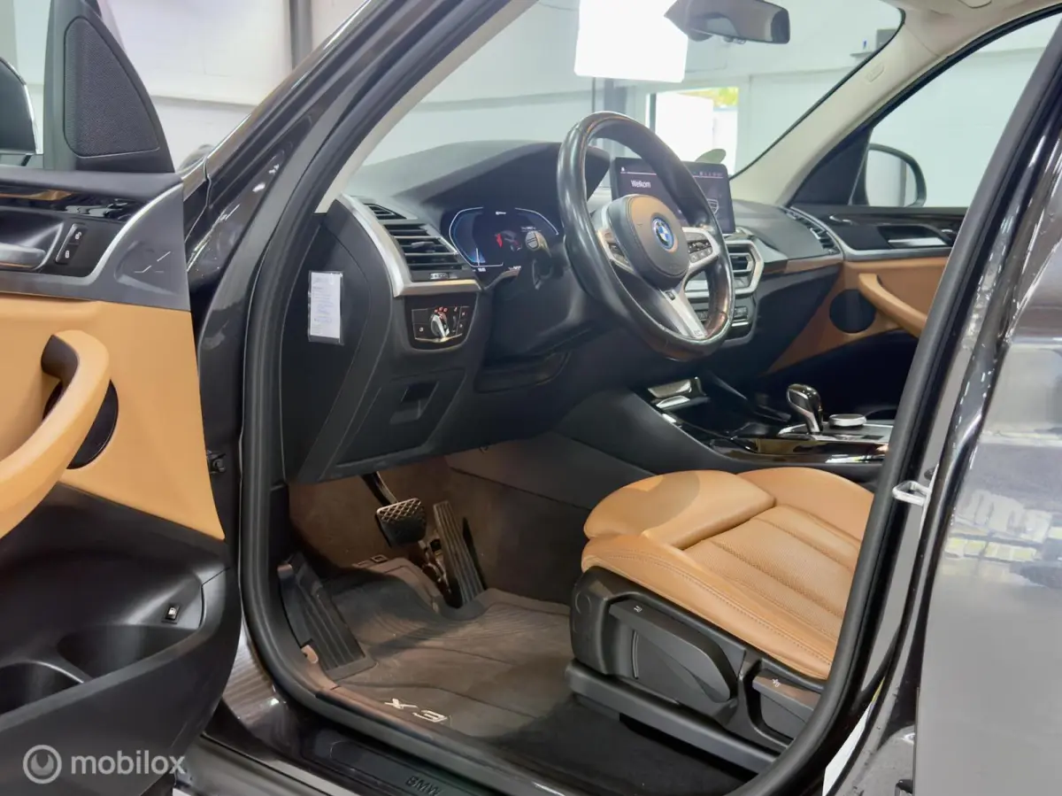 xDrive30e High Executive | Pano | Trekhaak | Stuur- & stoelverwarming | Dodehoek | Camera | 19" | Drive Assist | Elec. Achterklep | 293PK