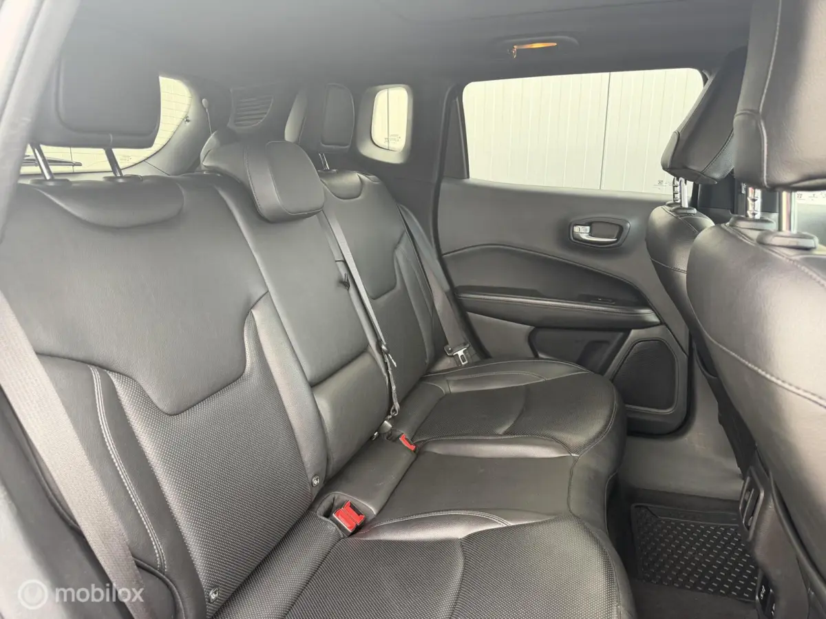 4xe 240 Plug-in Hybrid Trailhawk