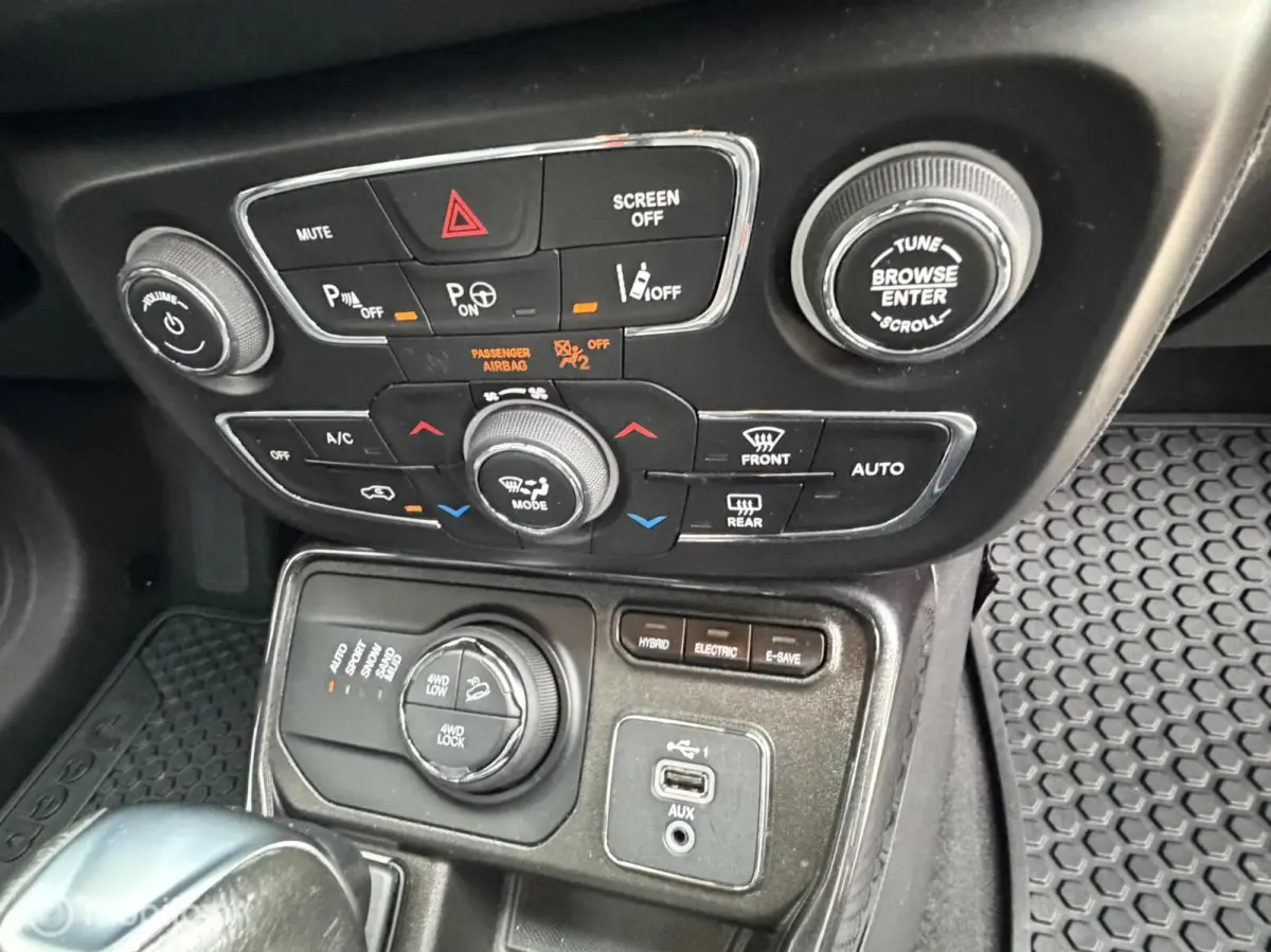 4xe 240 Plug-in Hybrid Trailhawk