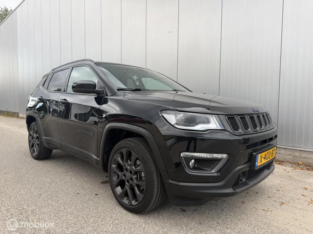 4xe 240 Plug-in Hybrid Trailhawk