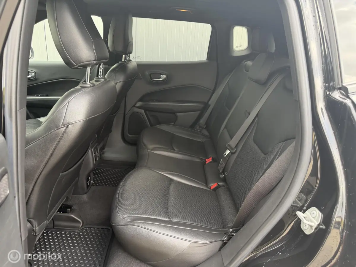 4xe 240 Plug-in Hybrid Trailhawk