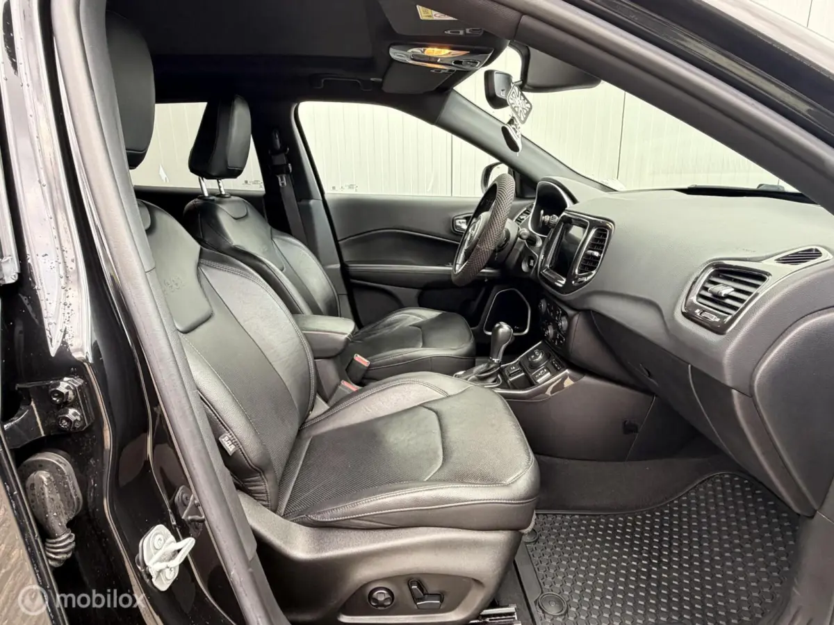 4xe 240 Plug-in Hybrid Trailhawk