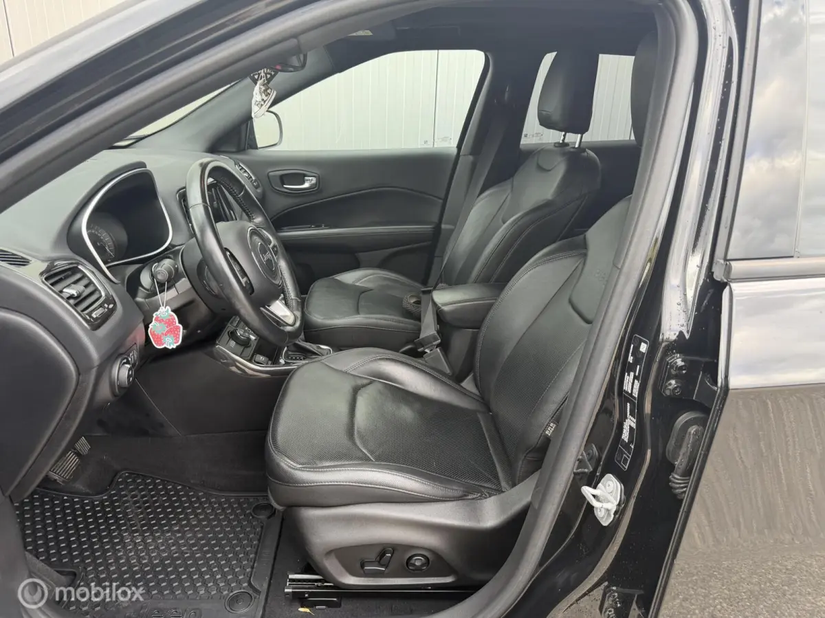 4xe 240 Plug-in Hybrid Trailhawk