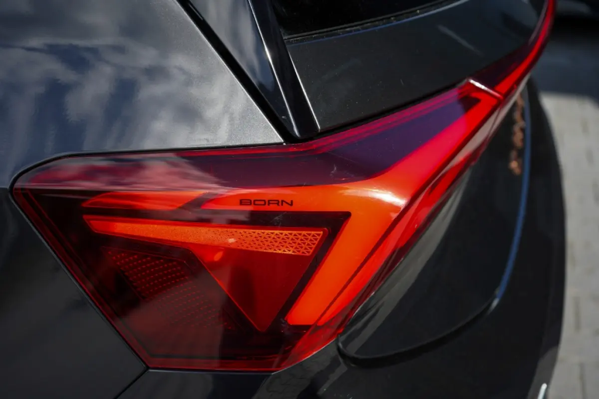 Performance 82 kWh | 97,53% SOH | Led | Camera | Travel assist