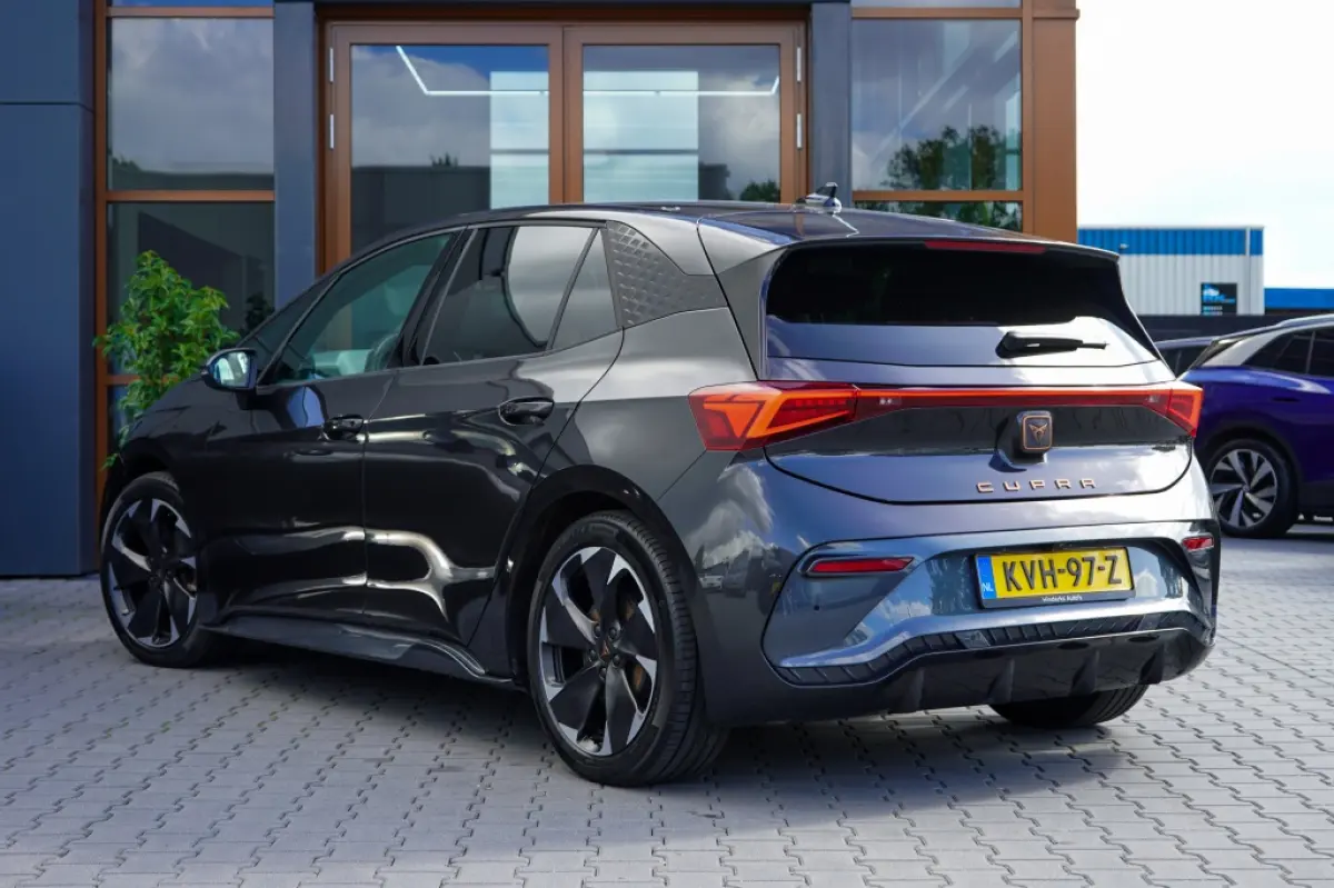 Performance 82 kWh | 97,53% SOH | Led | Camera | Travel assist