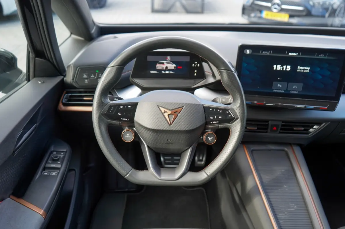 Performance 82 kWh | 97,53% SOH | Led | Camera | Travel assist