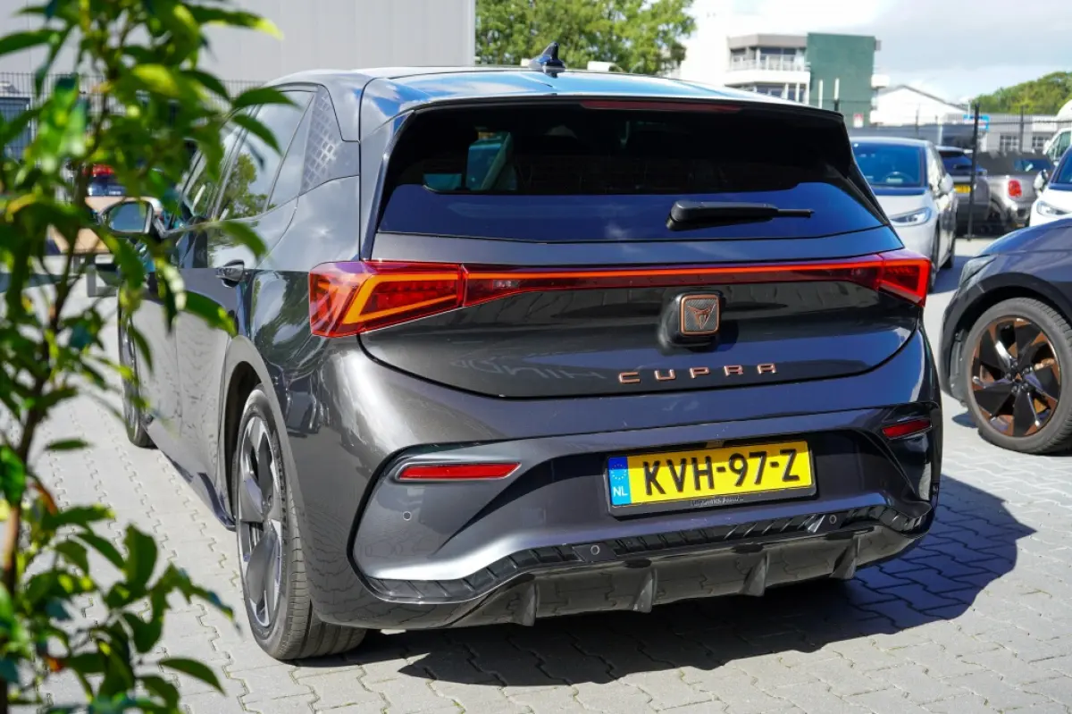 Performance 82 kWh | 97,53% SOH | Led | Camera | Travel assist