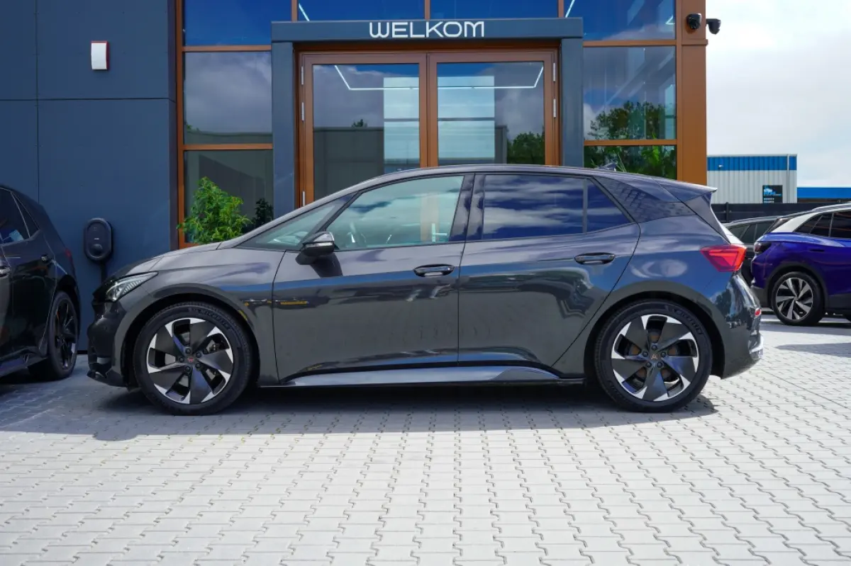 Performance 82 kWh | 97,53% SOH | Led | Camera | Travel assist