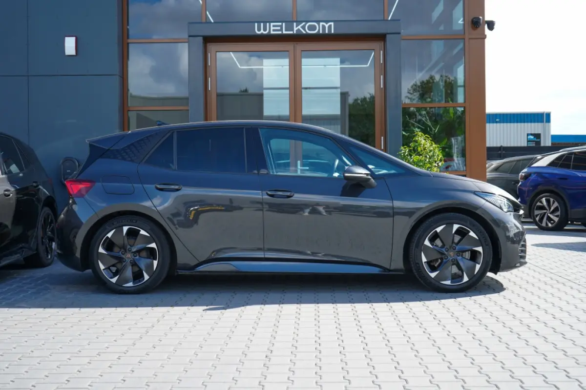 Performance 82 kWh | 97,53% SOH | Led | Camera | Travel assist