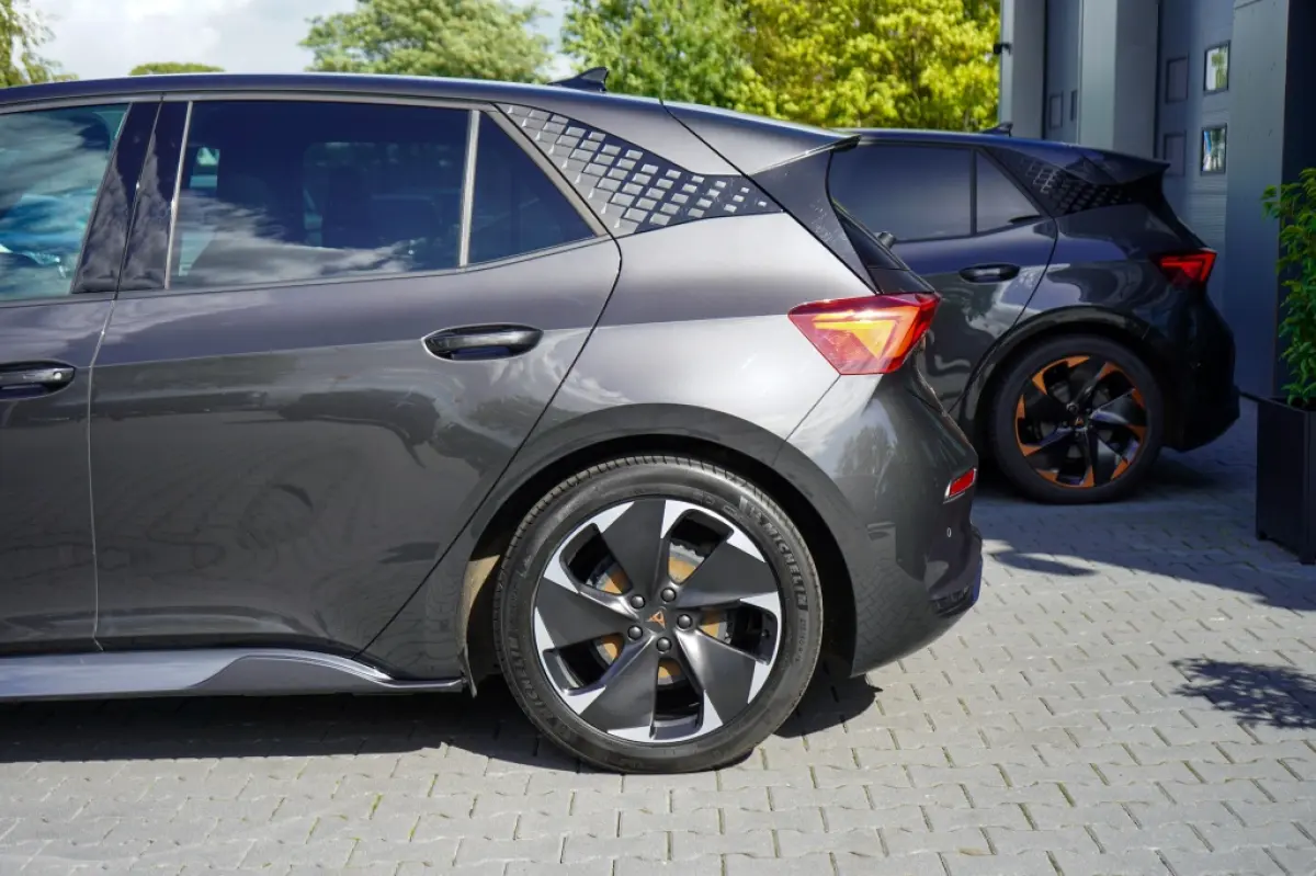 Performance 82 kWh | 97,53% SOH | Led | Camera | Travel assist