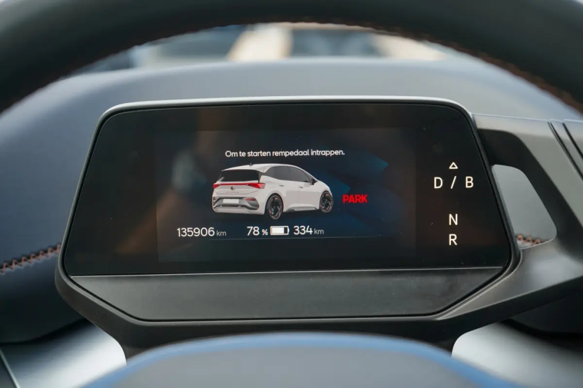 Performance 82 kWh | 97,53% SOH | Led | Camera | Travel assist
