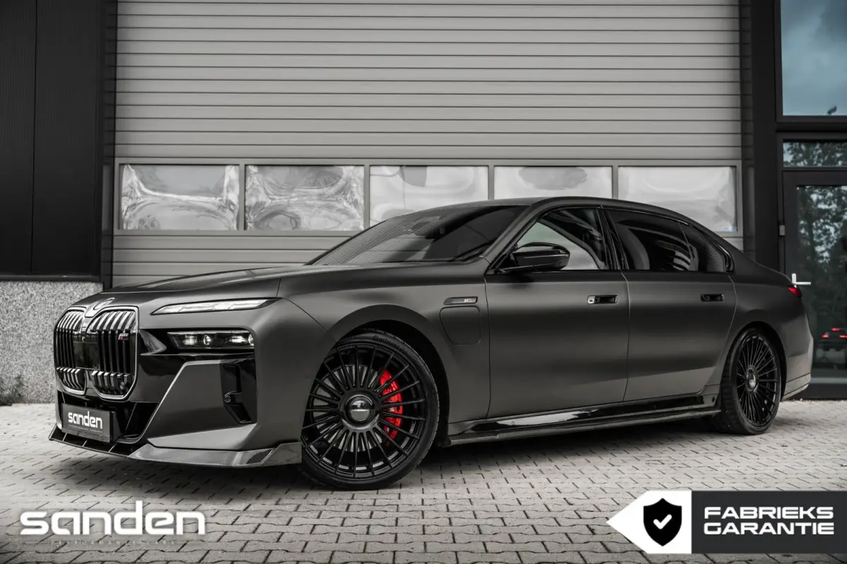 M760e xDrive MSport Pro|Theatre|B&W|Skylounge