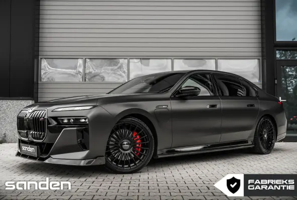 M760e xDrive MSport Pro|Theatre|B&W|Skylounge