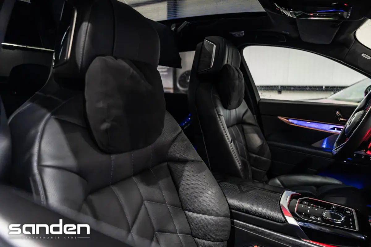 M760e xDrive MSport Pro|Theatre|B&W|Skylounge