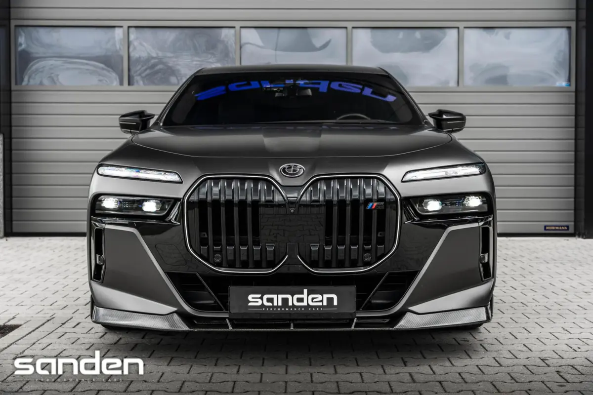M760e xDrive MSport Pro|Theatre|B&W|Skylounge