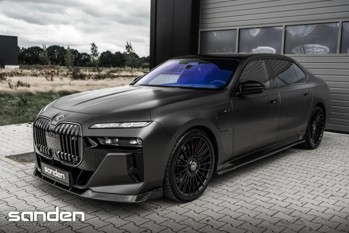 M760e xDrive MSport Pro|Theatre|B&W|Skylounge
