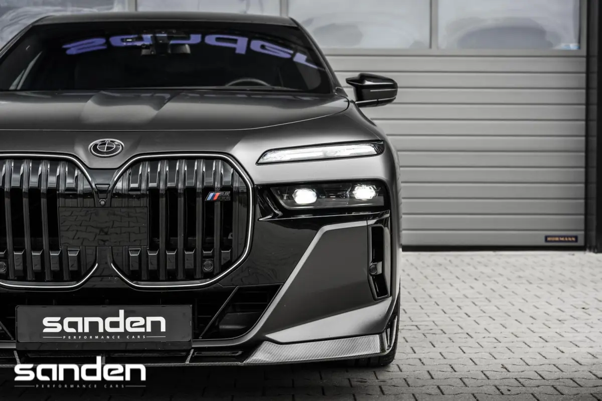 M760e xDrive MSport Pro|Theatre|B&W|Skylounge