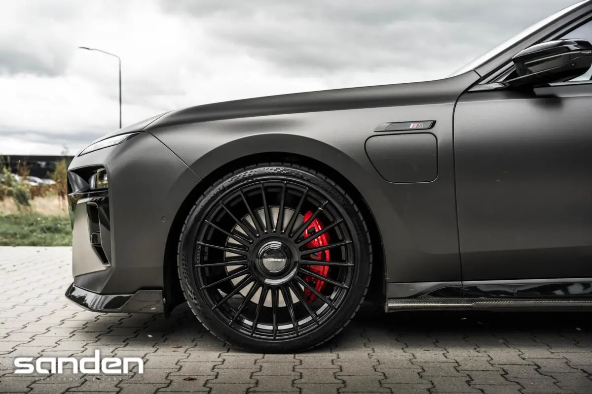 M760e xDrive MSport Pro|Theatre|B&W|Skylounge