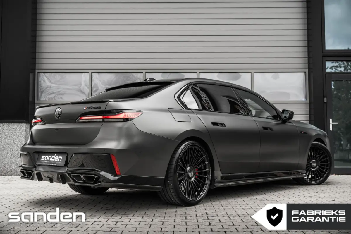 M760e xDrive MSport Pro|Theatre|B&W|Skylounge