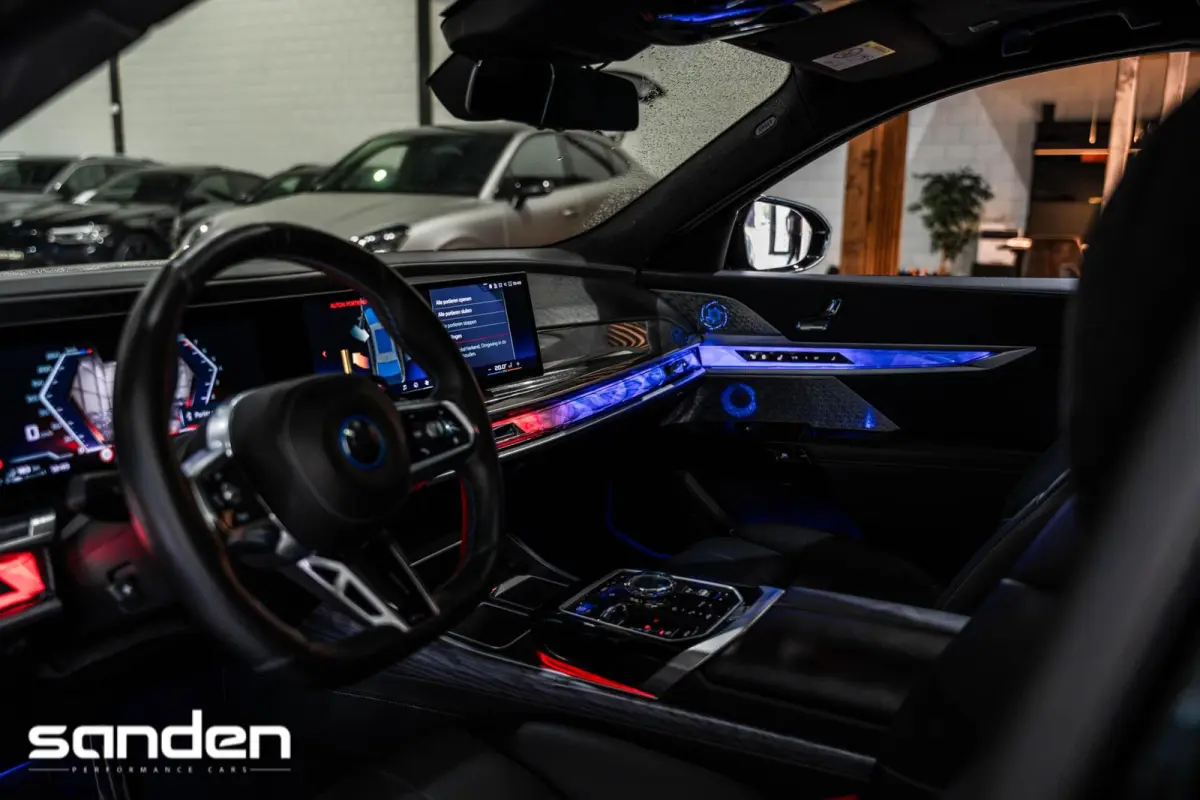 M760e xDrive MSport Pro|Theatre|B&W|Skylounge