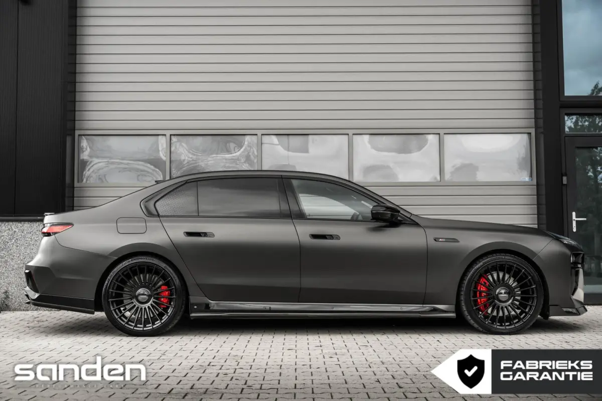 M760e xDrive MSport Pro|Theatre|B&W|Skylounge