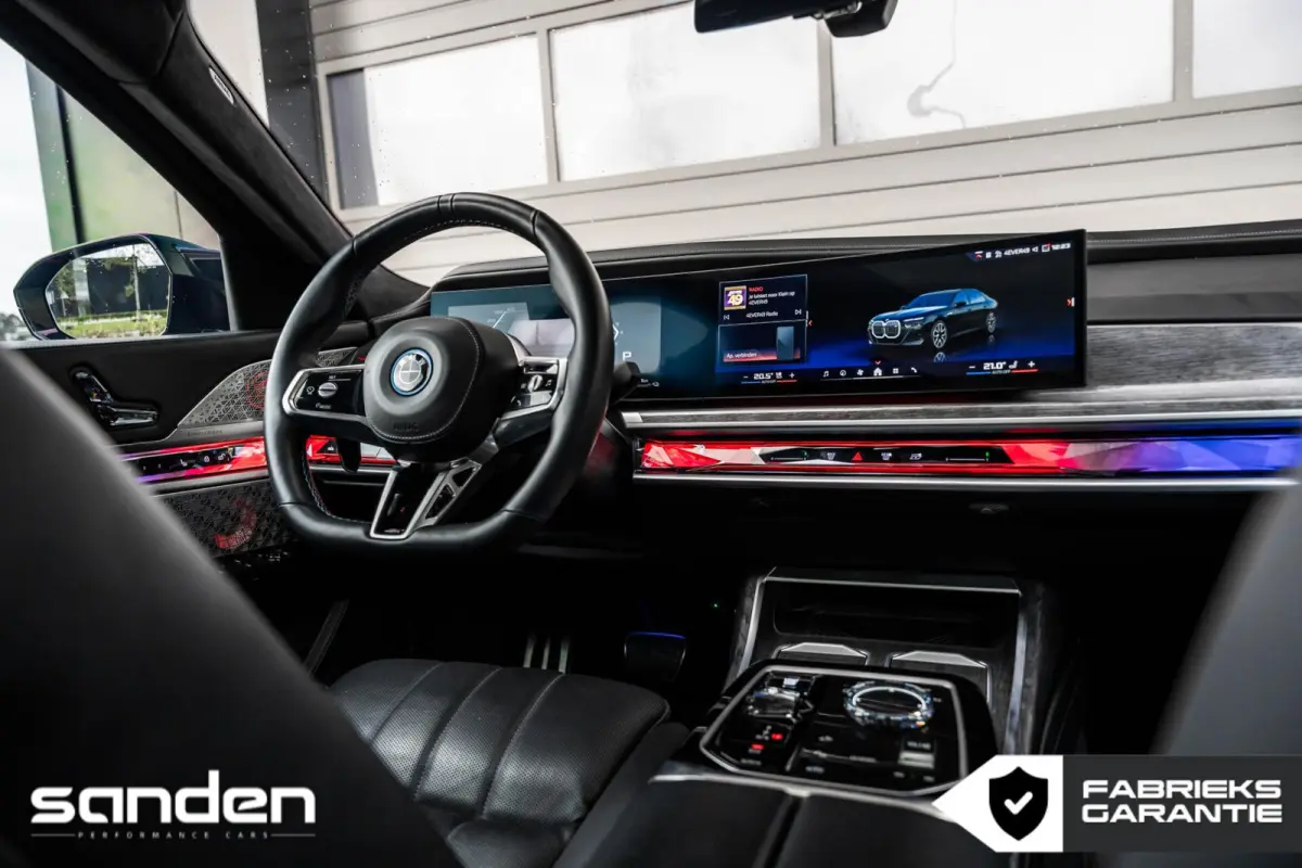 M760e xDrive MSport Pro|Theatre|B&W|Skylounge