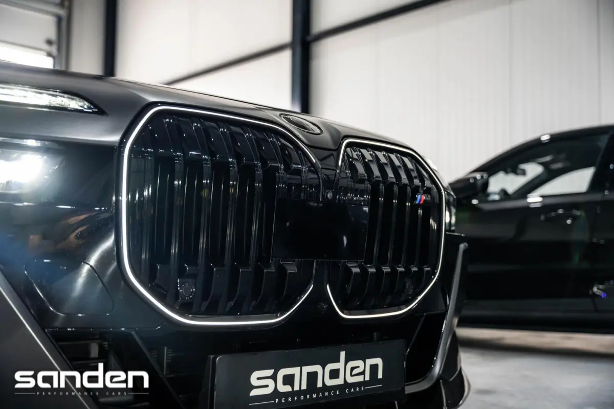 M760e xDrive MSport Pro|Theatre|B&W|Skylounge