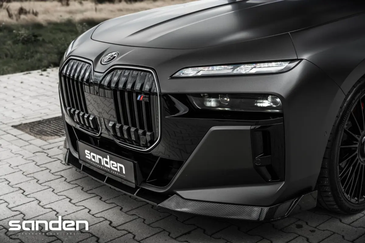 M760e xDrive MSport Pro|Theatre|B&W|Skylounge