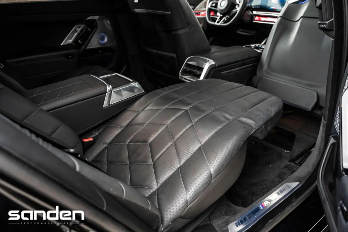 M760e xDrive MSport Pro|Theatre|B&W|Skylounge