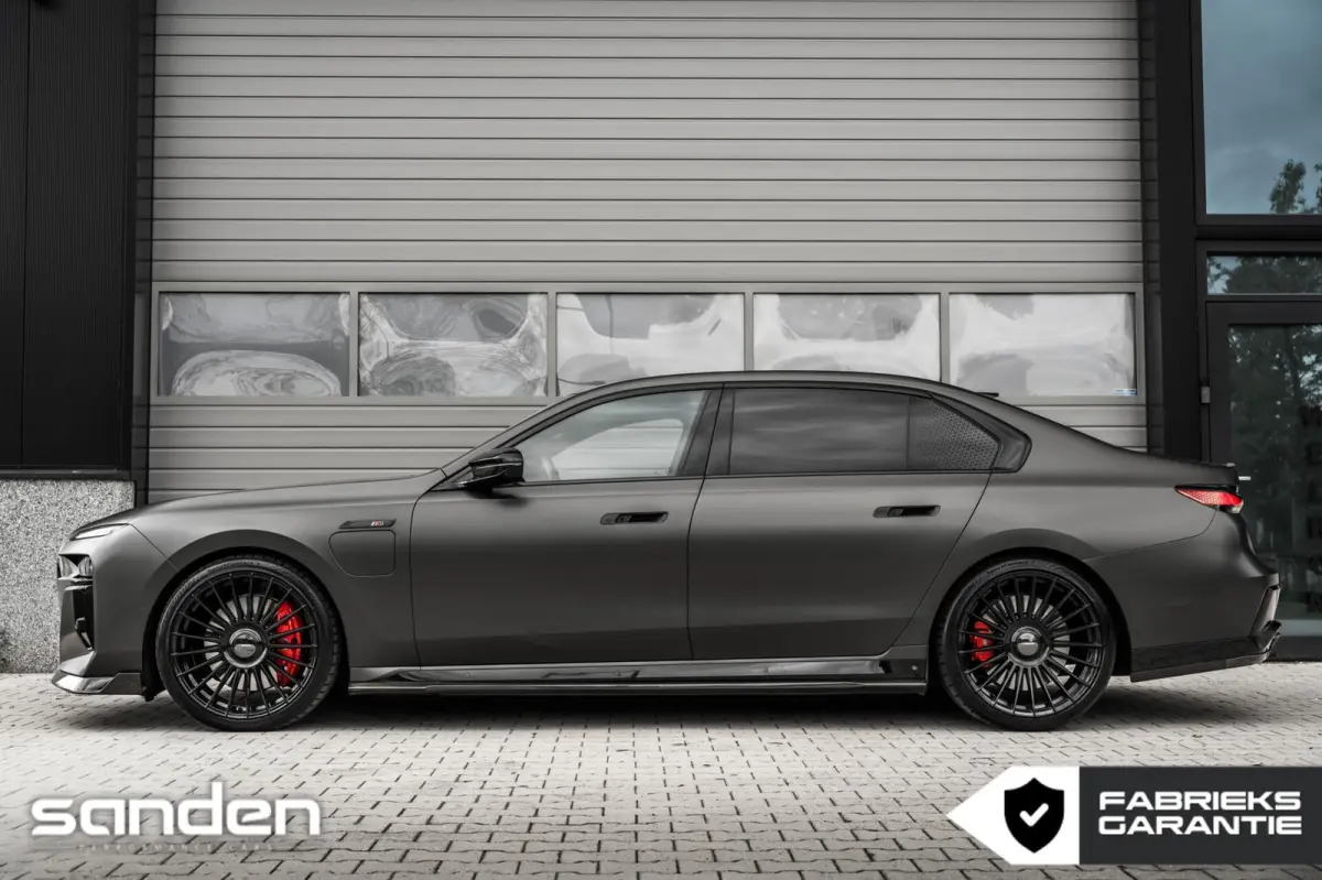 M760e xDrive MSport Pro|Theatre|B&W|Skylounge