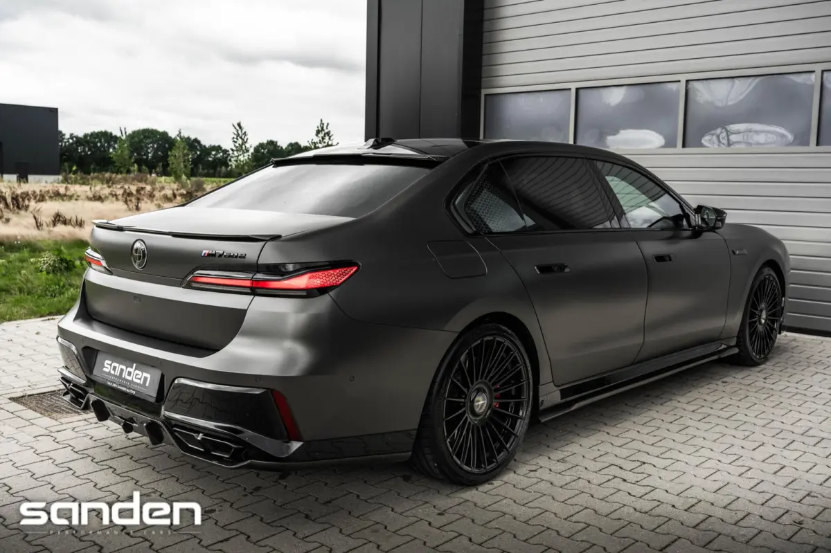 M760e xDrive MSport Pro|Theatre|B&W|Skylounge