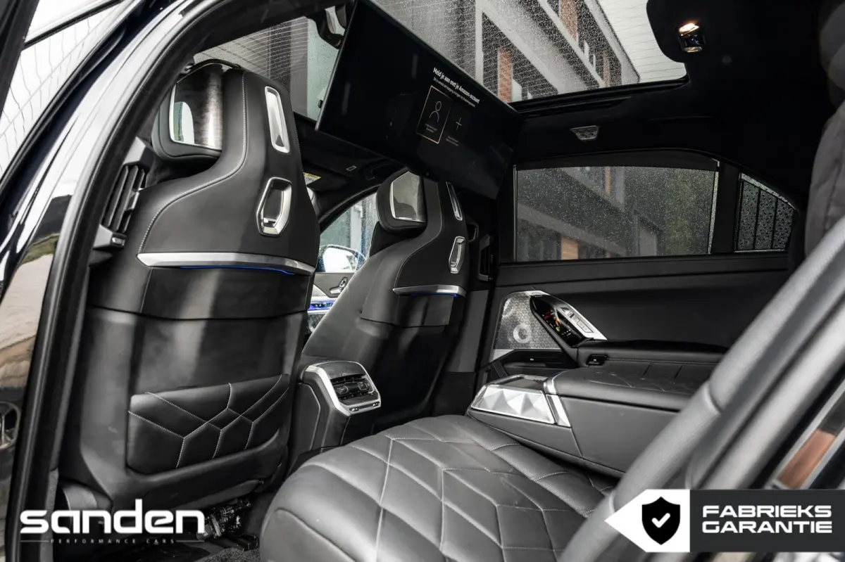 M760e xDrive MSport Pro|Theatre|B&W|Skylounge