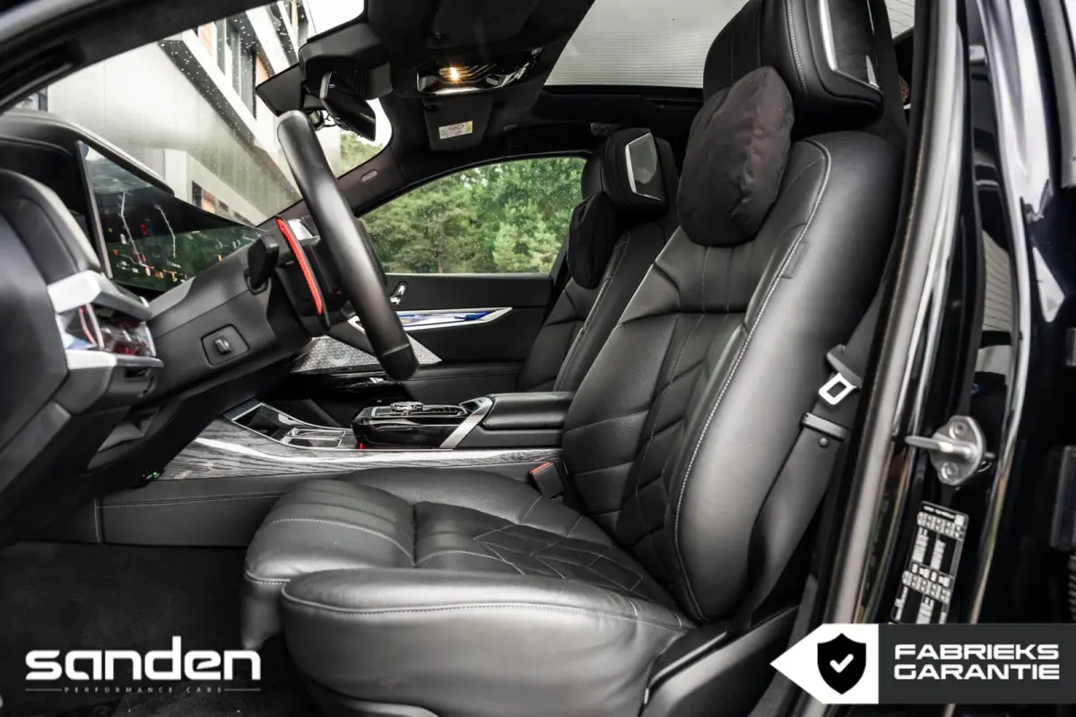 M760e xDrive MSport Pro|Theatre|B&W|Skylounge