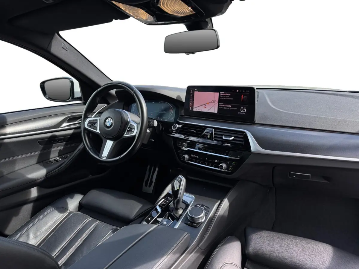 520i M-sport ✅ Pano ✅ Trekhaak ✅ Leder