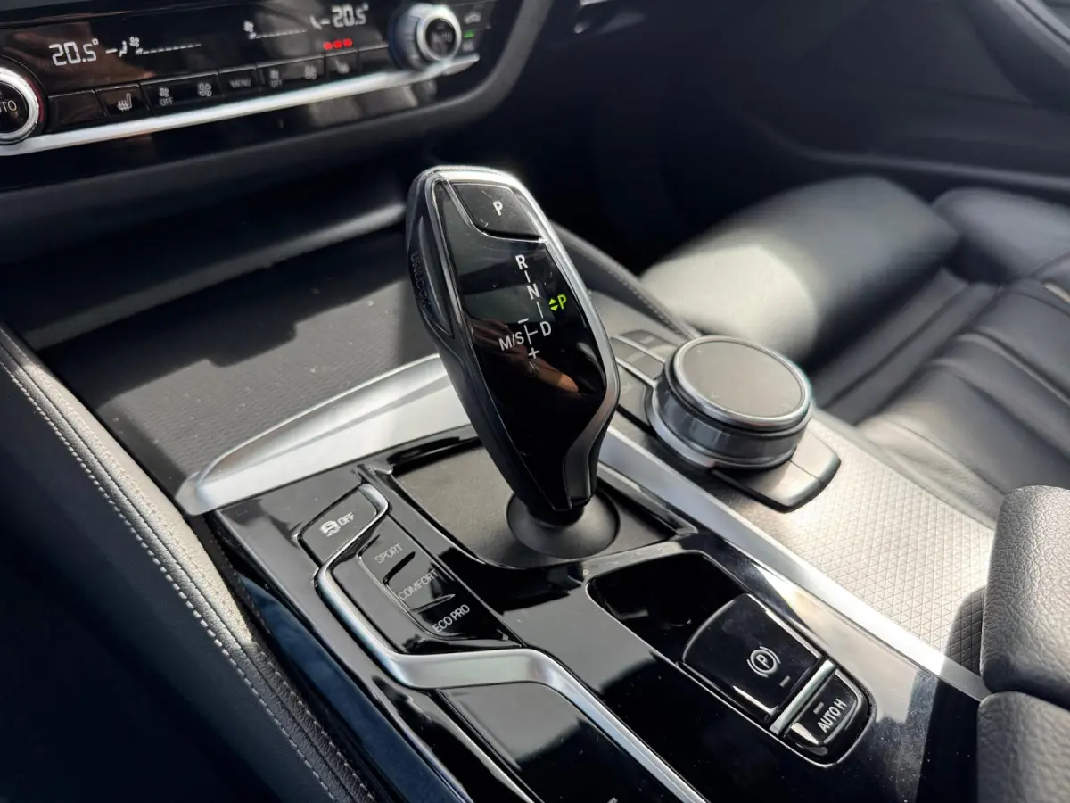 520i M-sport ✅ Pano ✅ Trekhaak ✅ Leder