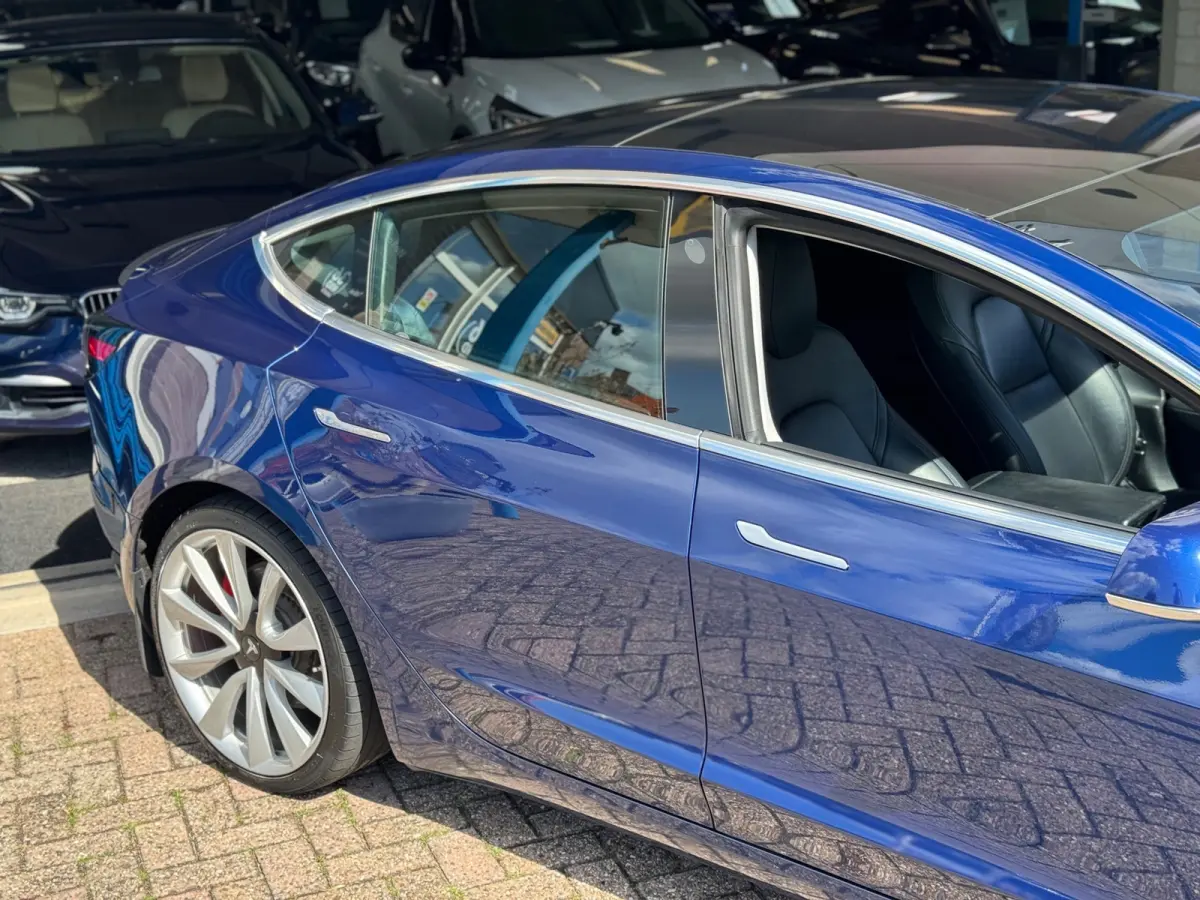 Performance AWD 75 kWh 2019 AUT NAVI BTW NAP!