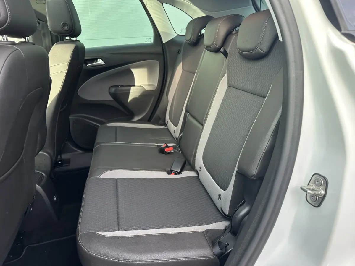 110PK Innovation (Panoramadak - Navigatie - Camera - Automatische Airco - Apple Carplay - Parkeersensoren V+A - Reservewiel)