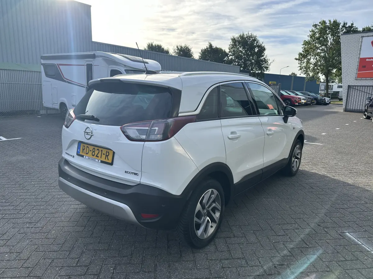 110PK Innovation (Panoramadak - Navigatie - Camera - Automatische Airco - Apple Carplay - Parkeersensoren V+A - Reservewiel)