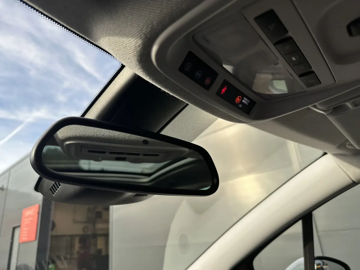 110PK Innovation (Panoramadak - Navigatie - Camera - Automatische Airco - Apple Carplay - Parkeersensoren V+A - Reservewiel)