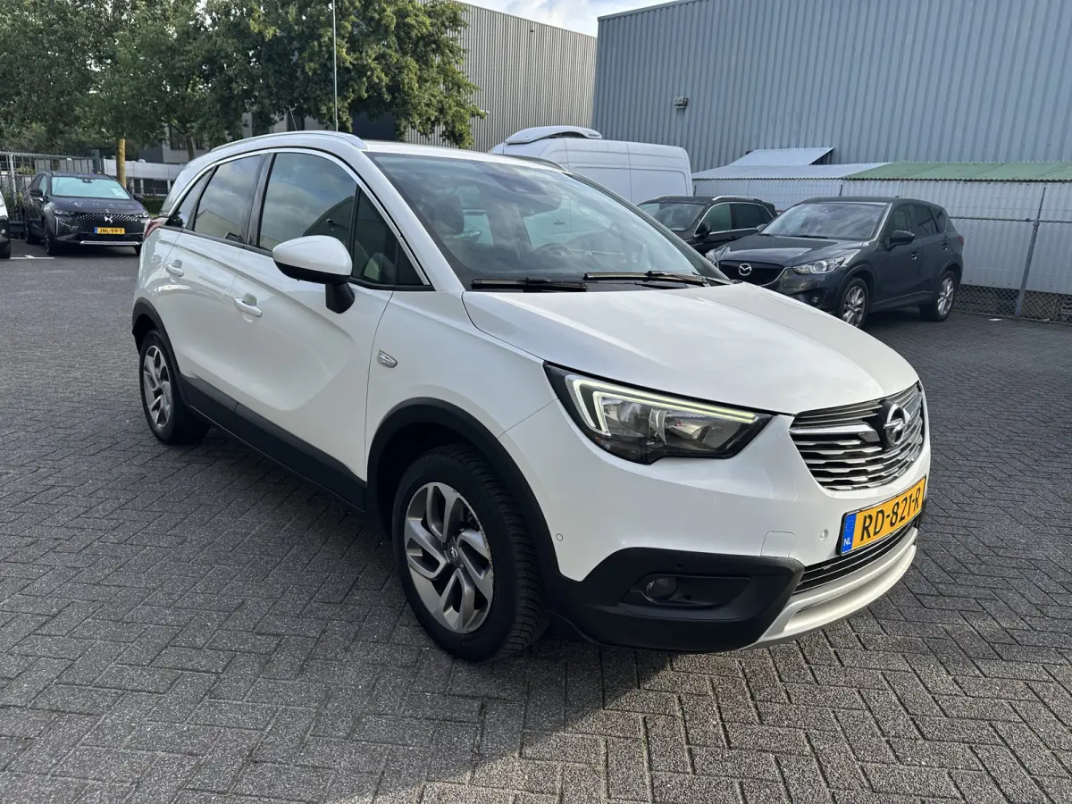 110PK Innovation (Panoramadak - Navigatie - Camera - Automatische Airco - Apple Carplay - Parkeersensoren V+A - Reservewiel)