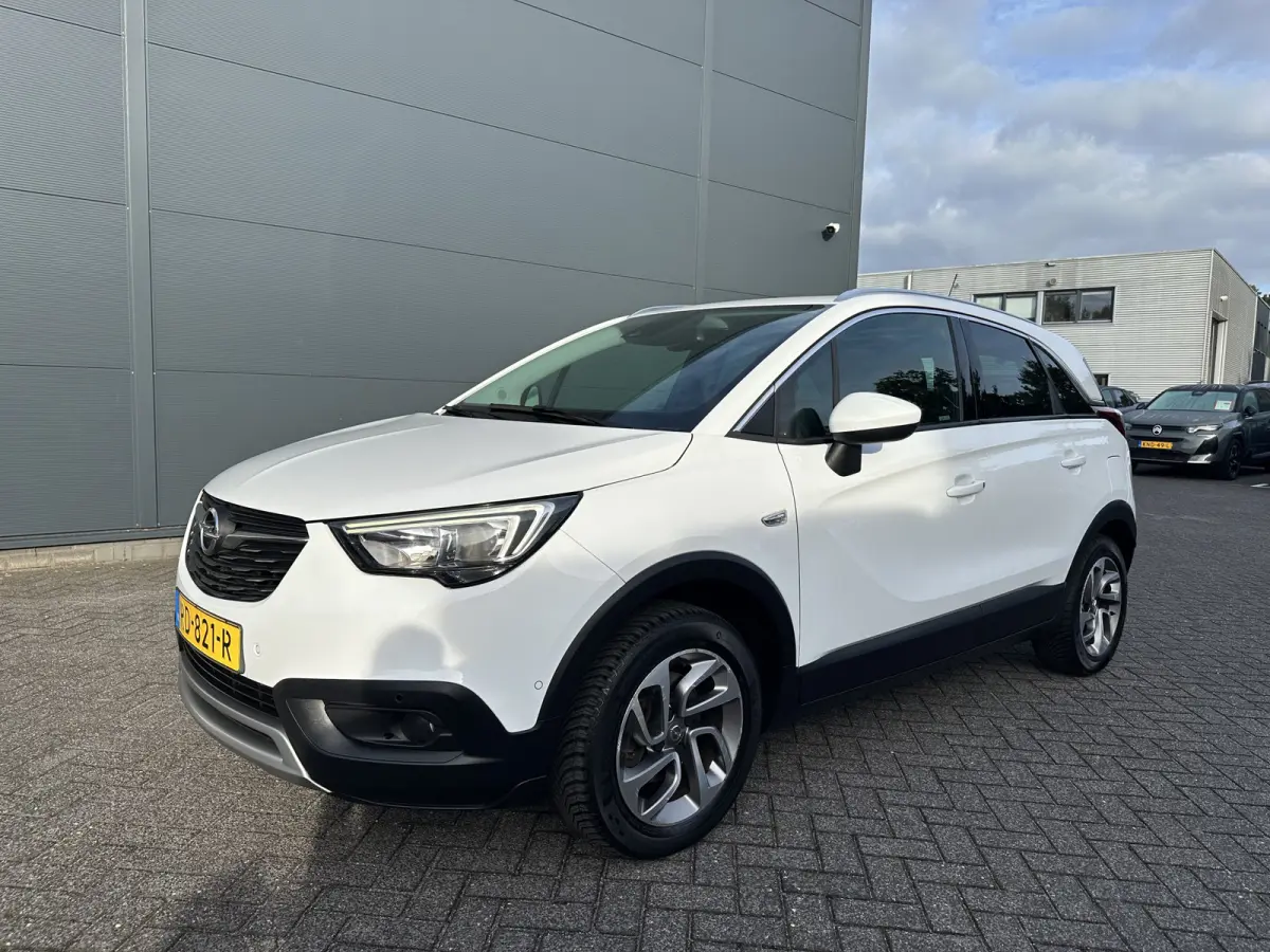 110PK Innovation (Panoramadak - Navigatie - Camera - Automatische Airco - Apple Carplay - Parkeersensoren V+A - Reservewiel)