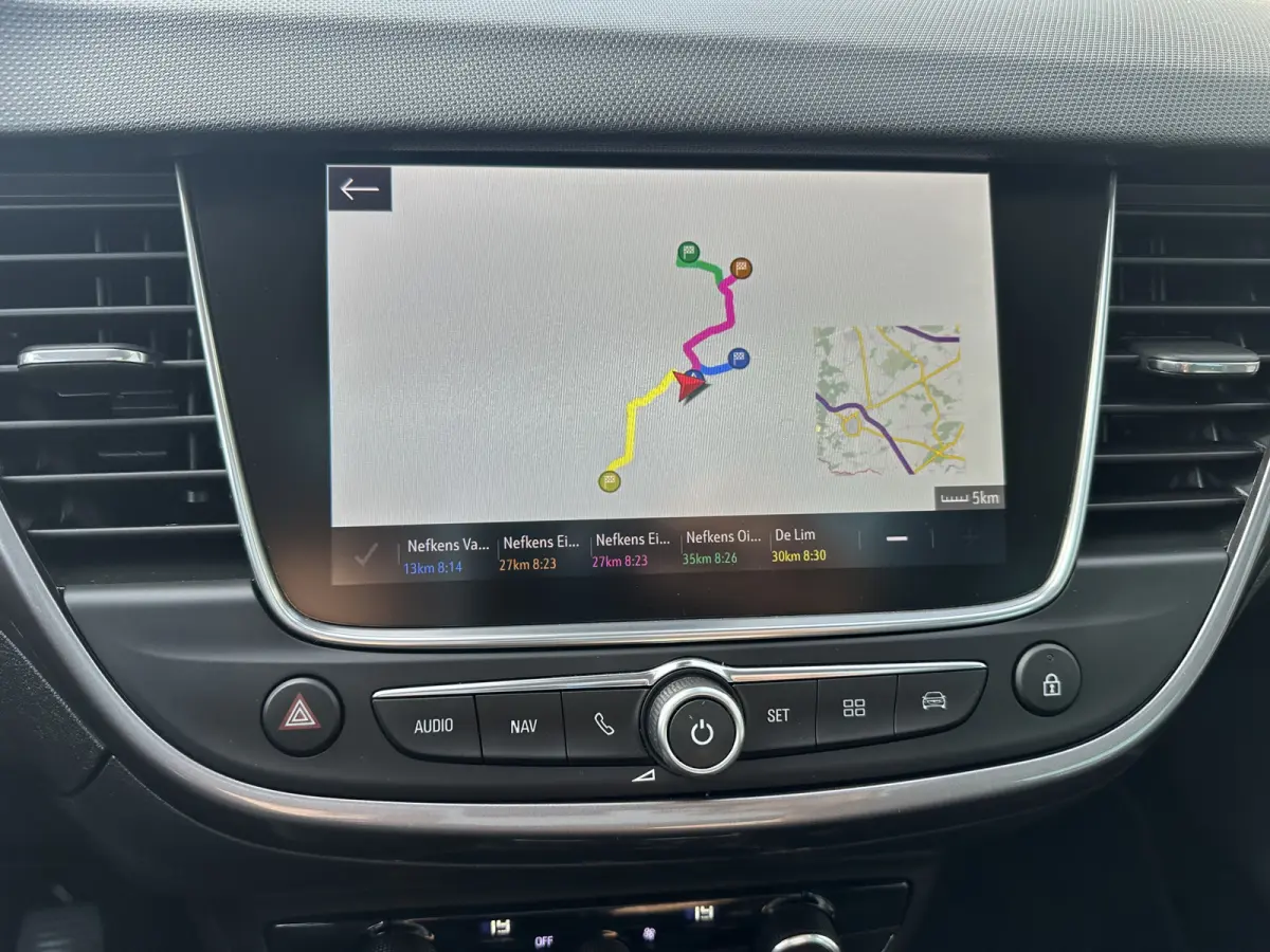 110PK Innovation (Panoramadak - Navigatie - Camera - Automatische Airco - Apple Carplay - Parkeersensoren V+A - Reservewiel)