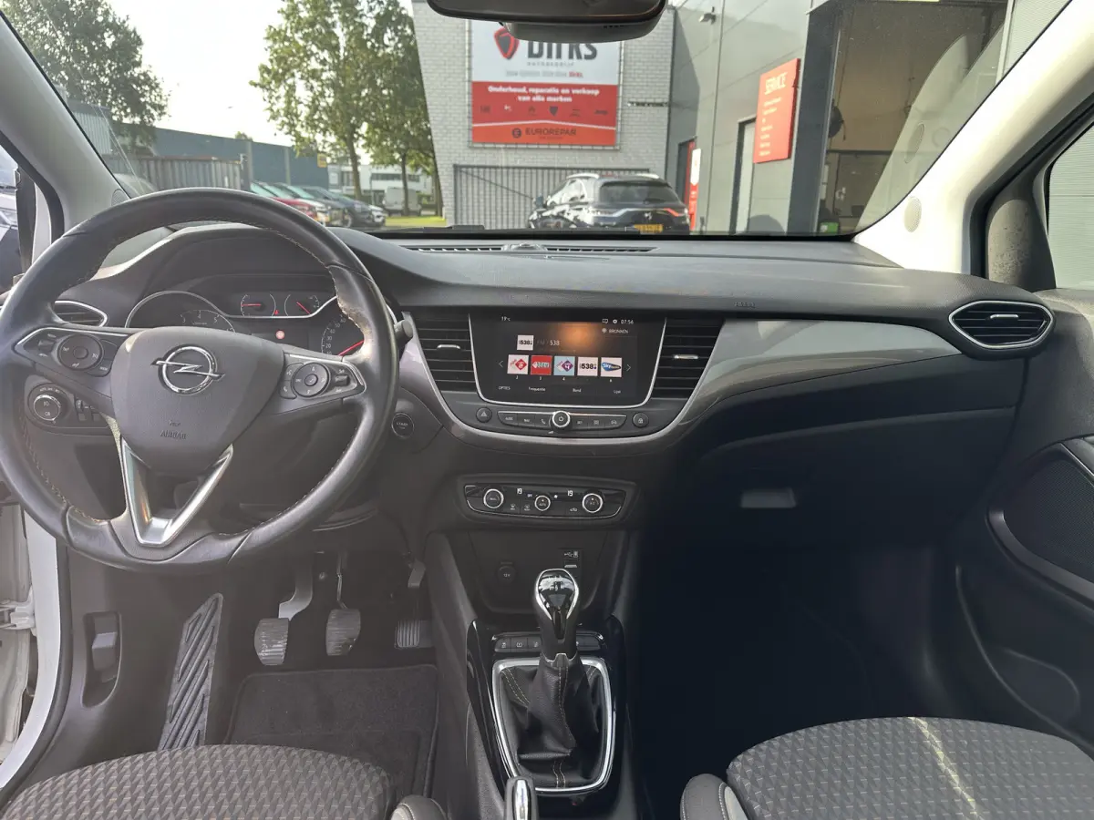 110PK Innovation (Panoramadak - Navigatie - Camera - Automatische Airco - Apple Carplay - Parkeersensoren V+A - Reservewiel)