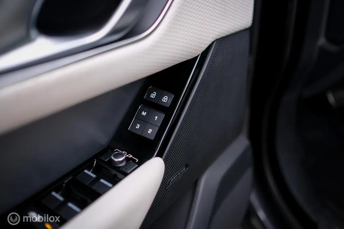 2.0 D200 R-Dynamic HSE | Grijskenteken | Bedrijfswagen | Cold Climate pack | 2022 | BTW auto | Zeer mooi | Camera | Leder Alcantara |